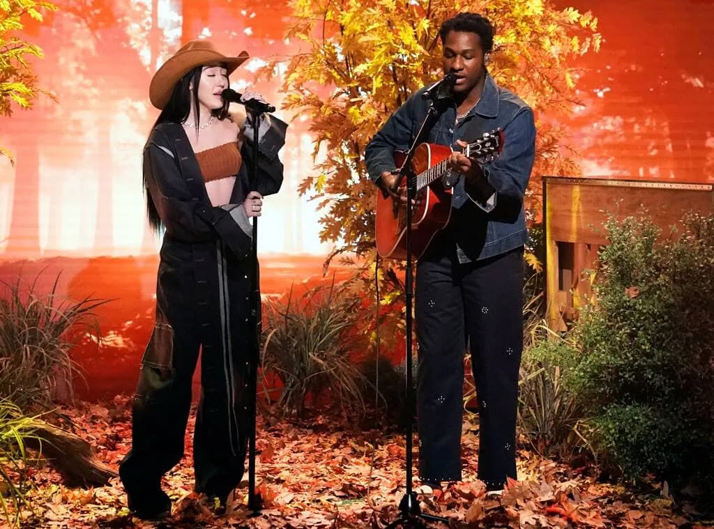 Noah Cyrus & Leon Bridges – The Tonight Show Starring Jimmy Fallon