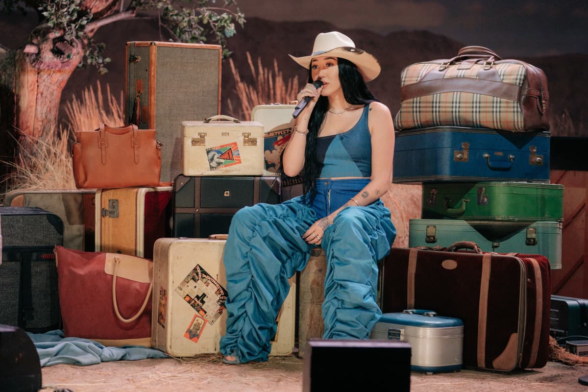 Noah Cyrus – Late Late Show With James Corden